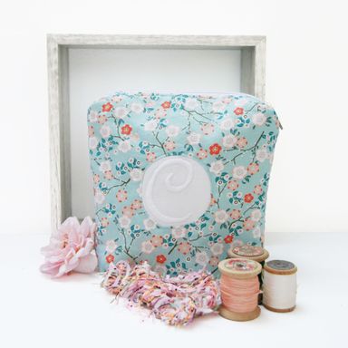 Trousse brodée sur commande